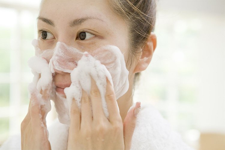 5 Skincare Product Warning Signs That Should Give You Pause